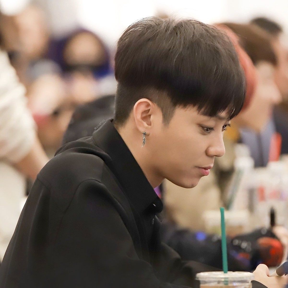 Behind-the-scenes cut of Eun Jiwon (SECHSKIES)