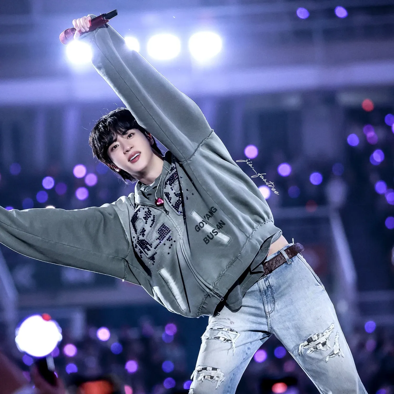 진 (방탄소년단)의 비하인드 컷