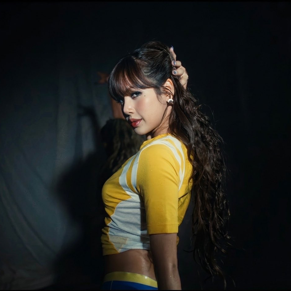 Momen yang diabadikan oleh penggemar Lisa (BLACKPINK)