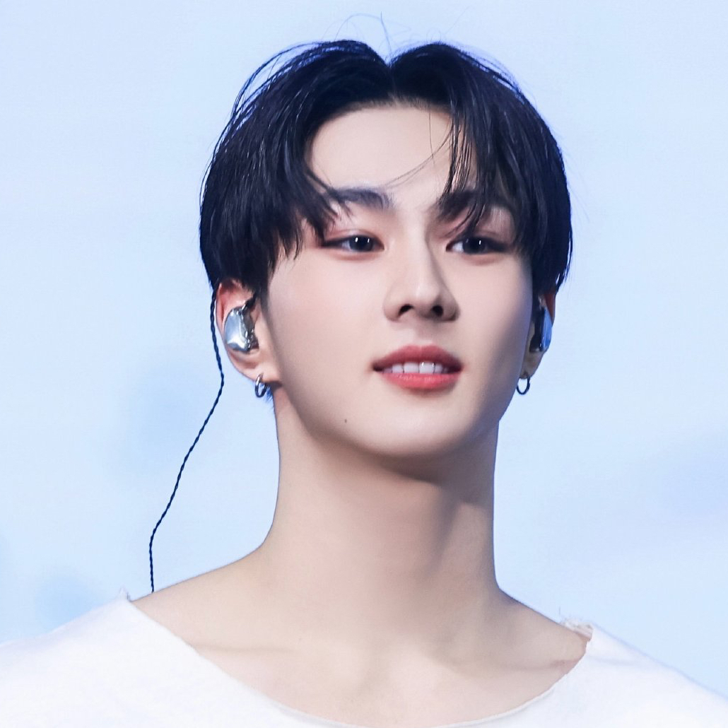 Latest photo of Jungwon (ENHYPEN)