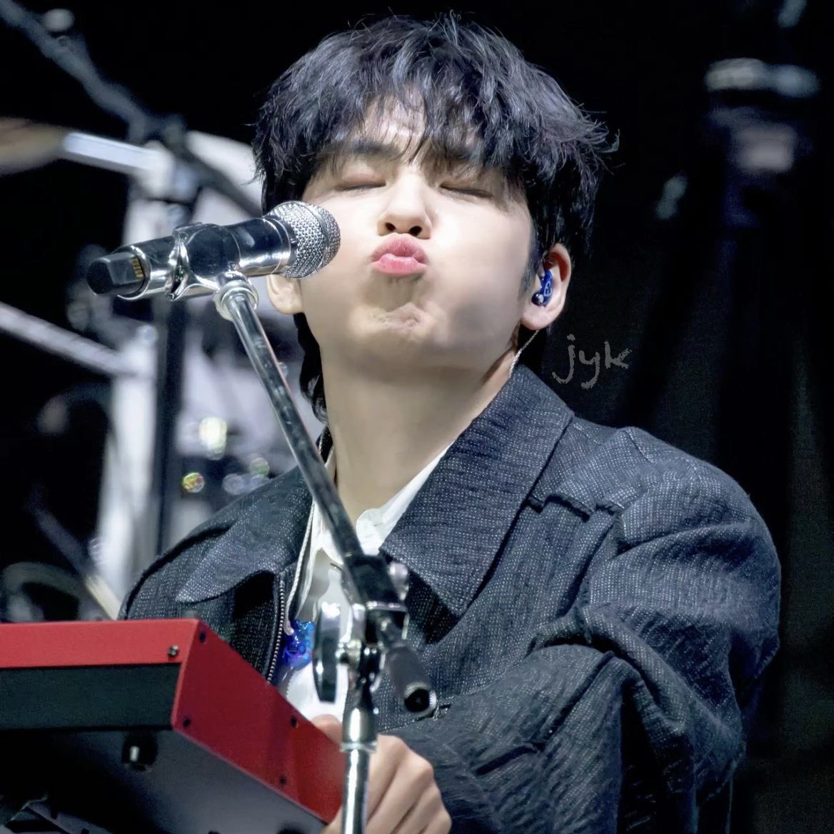 元弼 (DAY6)的最新照片