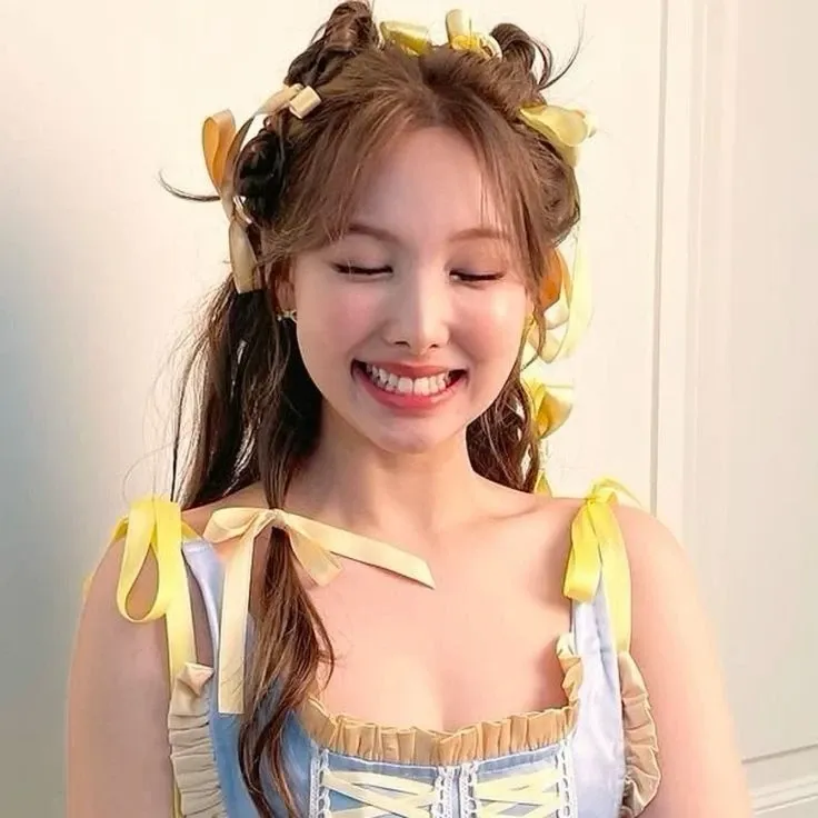 Behind-the-scenes cut of Nayeon (TWICE)