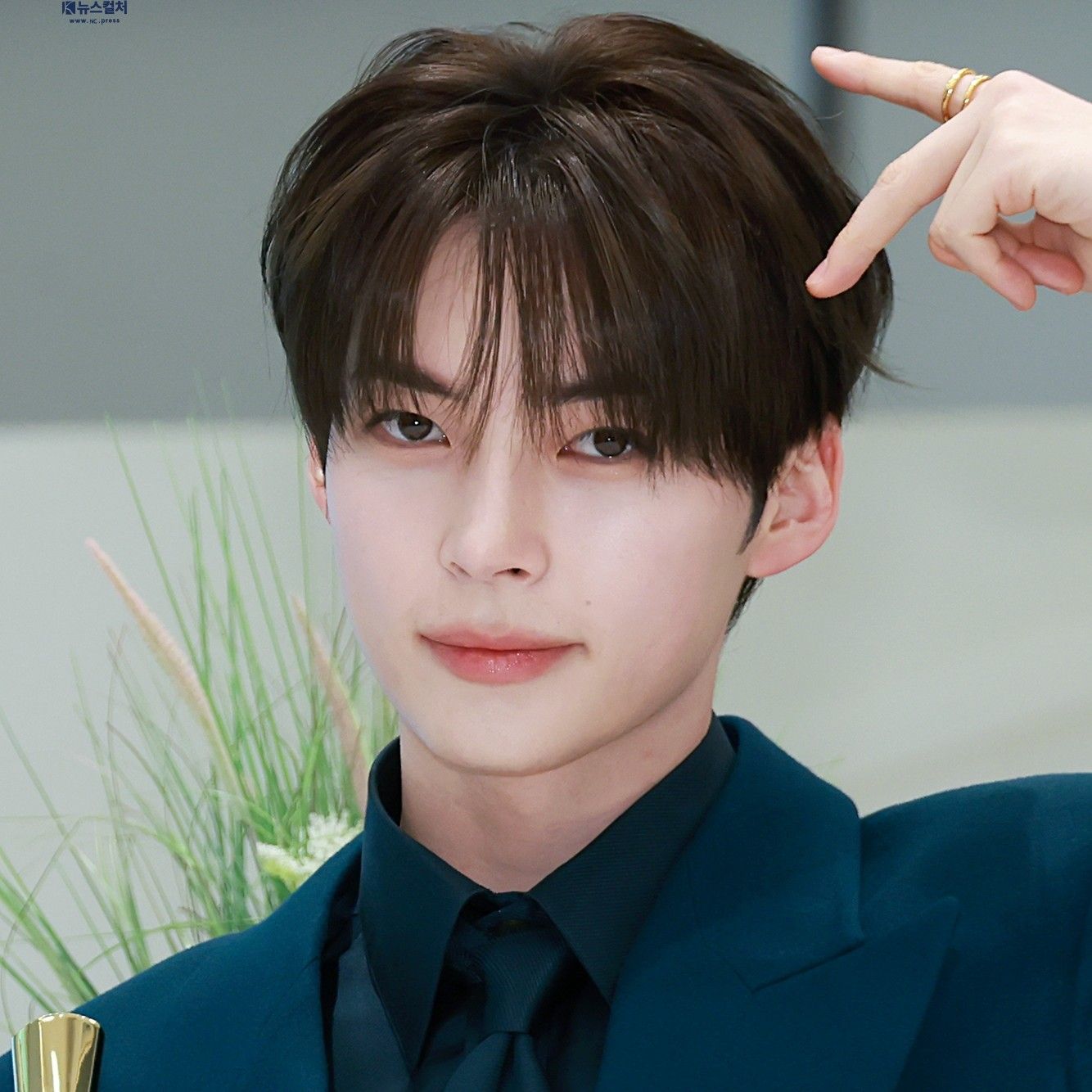 Recent activity shot of Sung Hanbin (ZEROBASEONE)