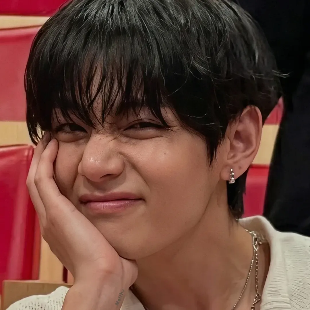 뷔 (방탄소년단) 최근 활동샷