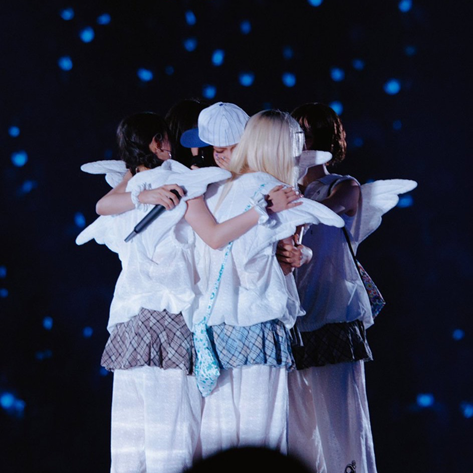 NewJeansの舞台裏ショット