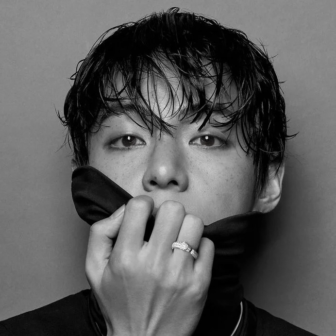 Behind-the-scenes cut of V (BTS)