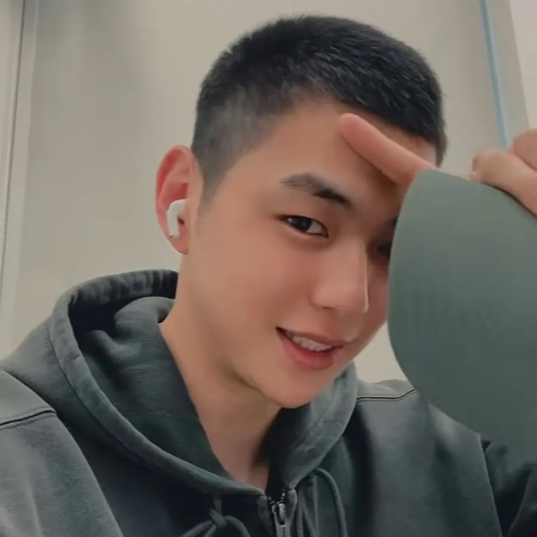 Foto aktivitas terbaru Kang Daniel