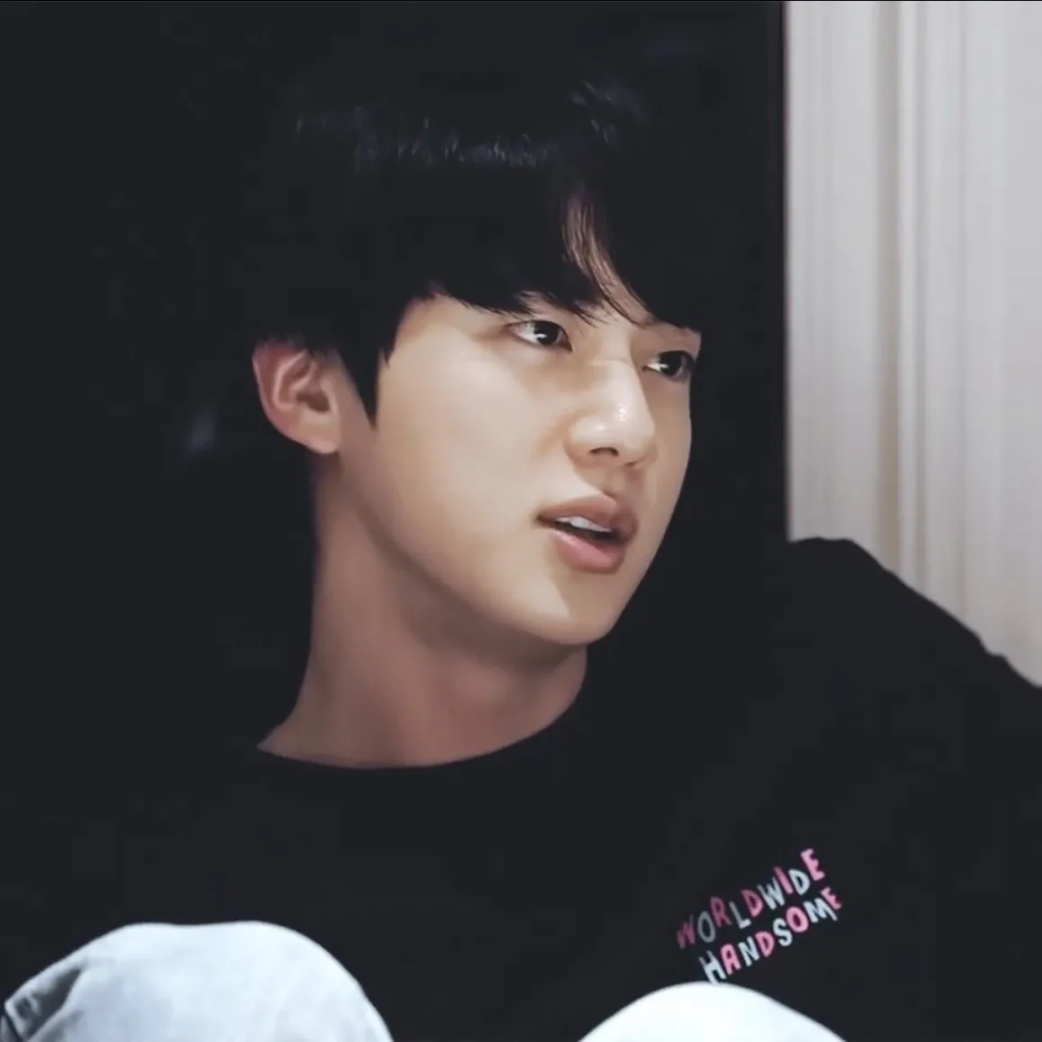 진 (방탄소년단)의 비하인드 컷