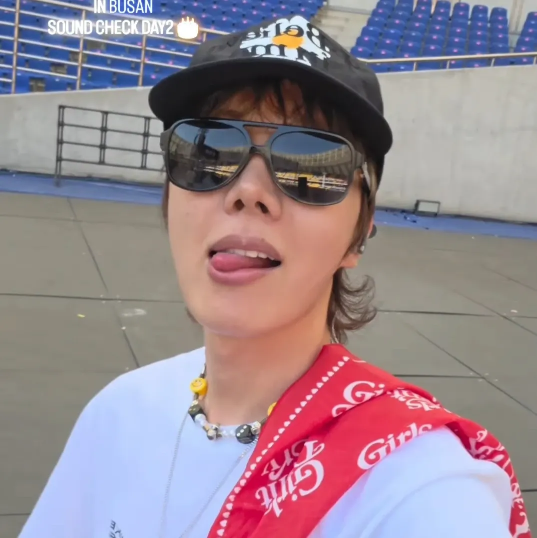 Foto aktivitas terbaru j-hope (BTS)