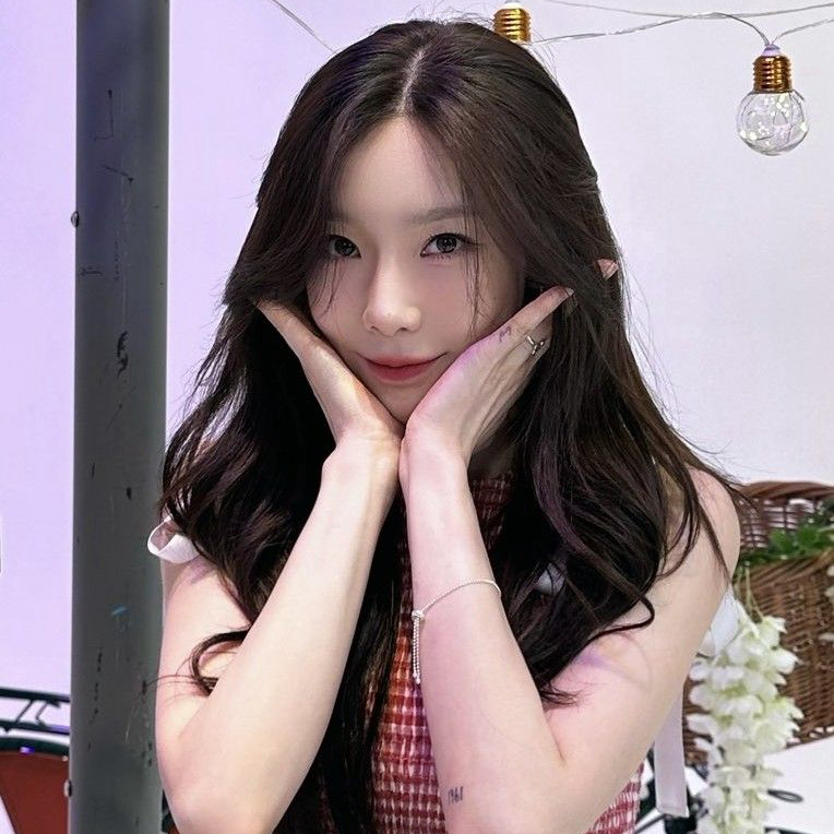 Behind-the-scenes cut of Taeyeon (Girls' Generation)
