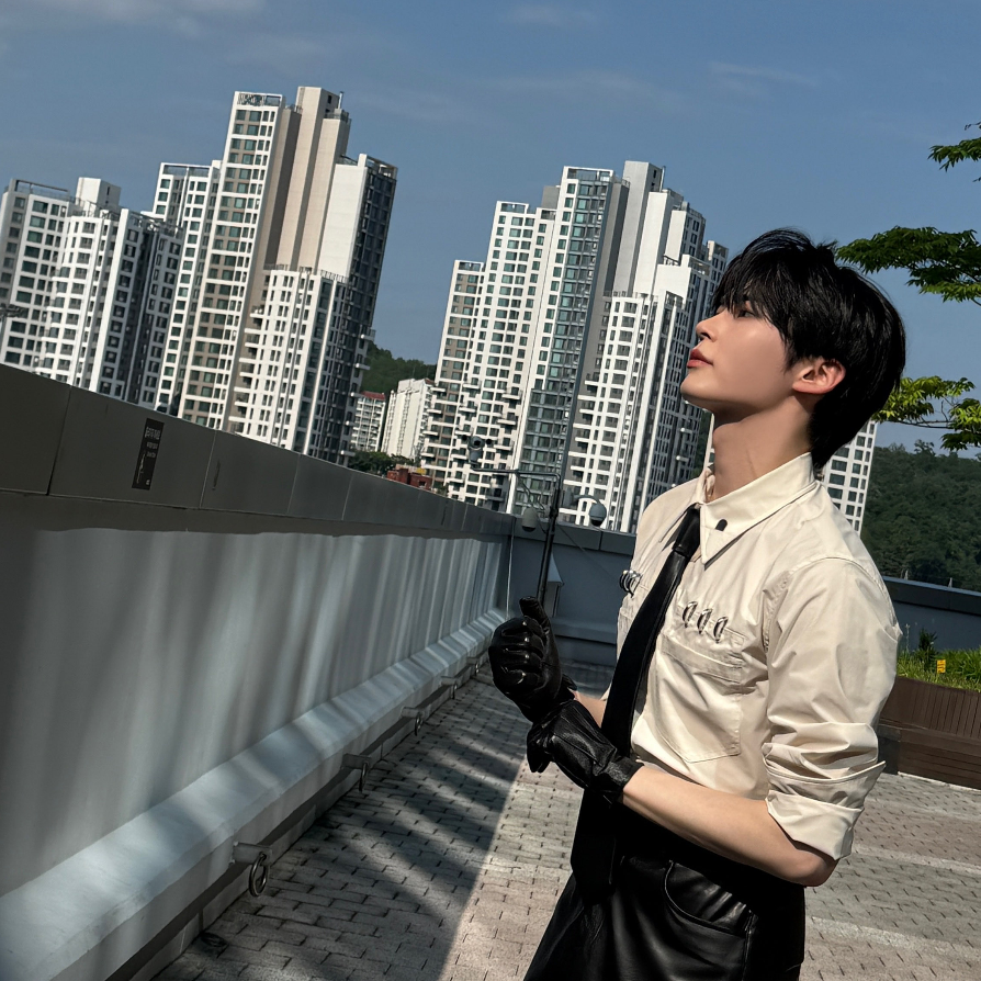 Behind-the-scenes cut of Sung Hanbin (ZEROBASEONE)