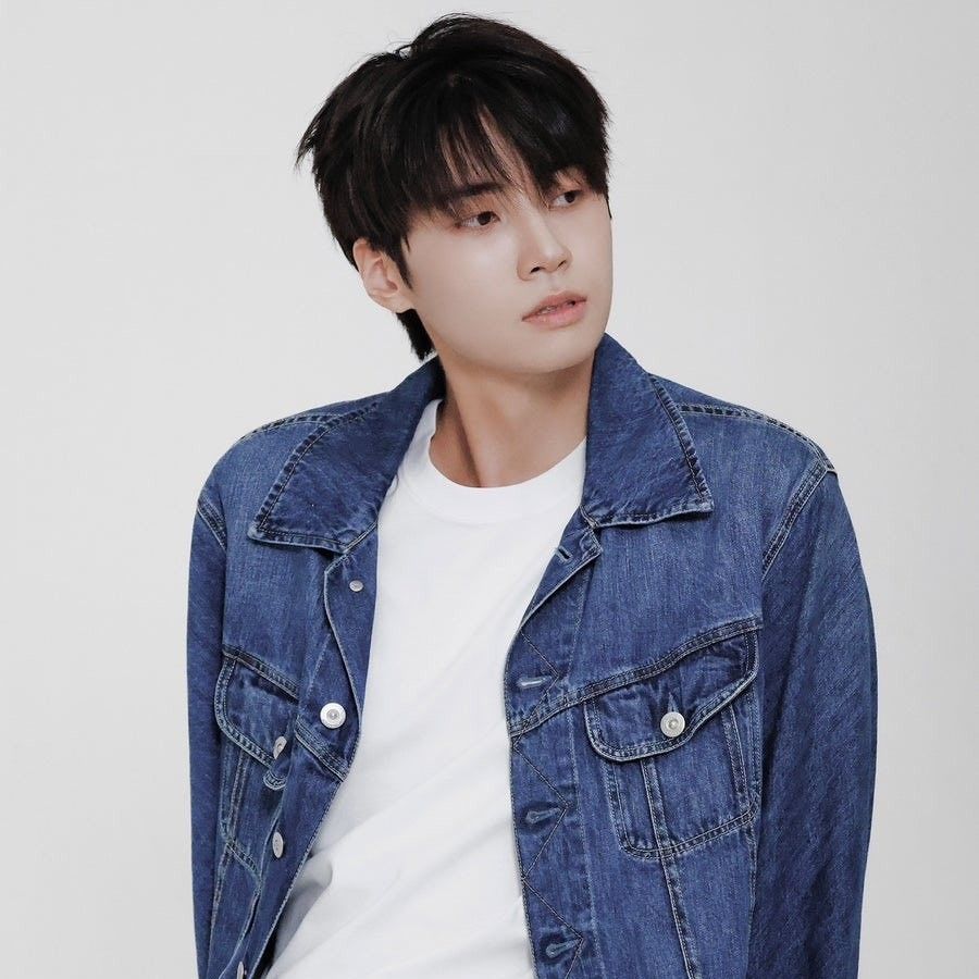 A moment captured by Lee Jinhyuk's fan