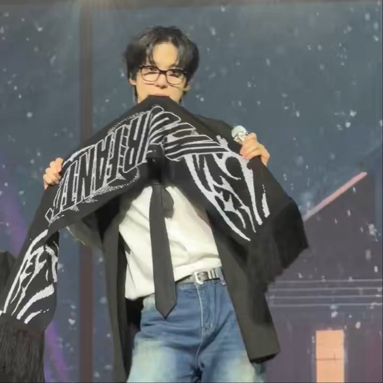 潤浩 (ATEEZ)的幕後花絮