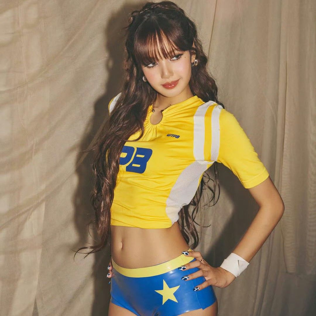 Foto aktivitas terbaru Lisa (BLACKPINK)