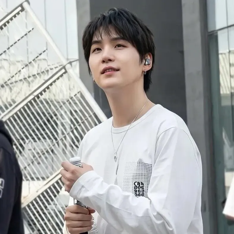Foto terbaru SUGA (BTS)