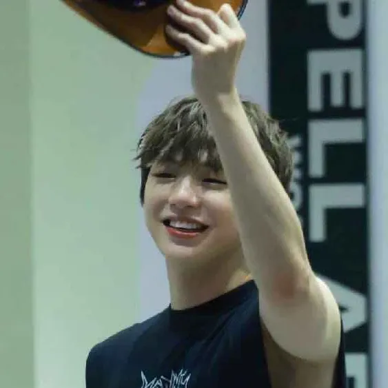강다니엘 최근 활동샷