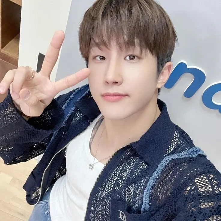 Behind-the-scenes cut of Jinjin (ASTRO)