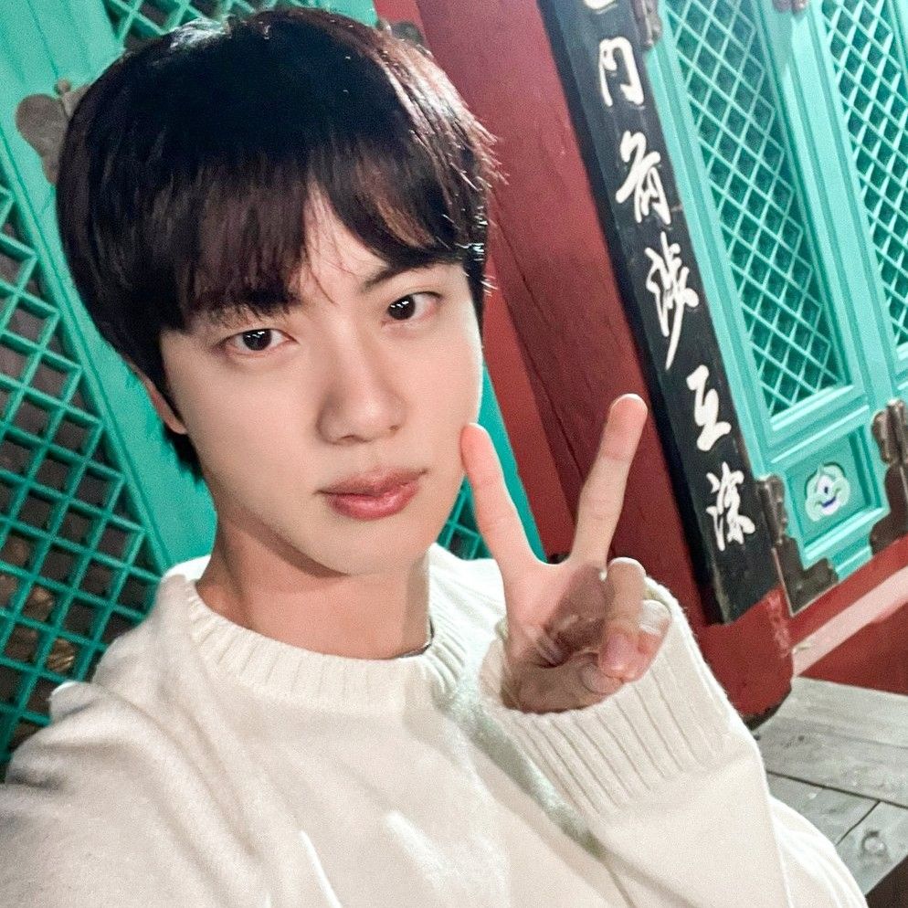 Momen yang diabadikan oleh penggemar Jin (BTS)