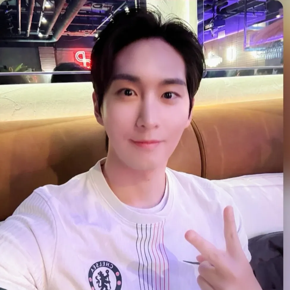 Recent activity shot of Shinwon (PENTAGON)