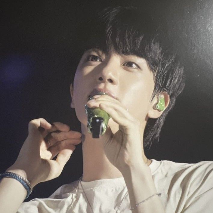 진 (방탄소년단)의 비하인드 컷