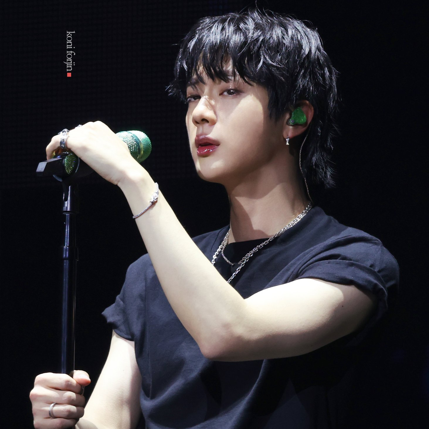 진 (방탄소년단)의 비하인드 컷