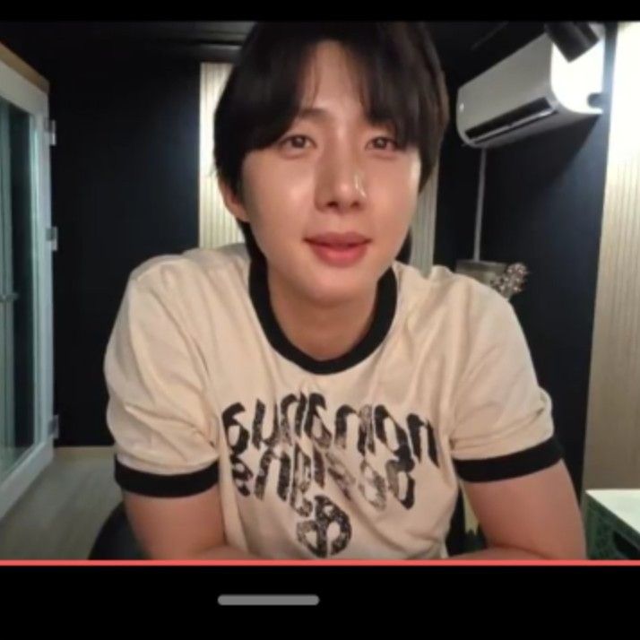 Behind-the-scenes cut of Hui (PENTAGON)