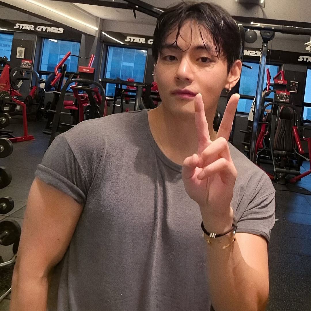 뷔 (방탄소년단)의 최신 사진