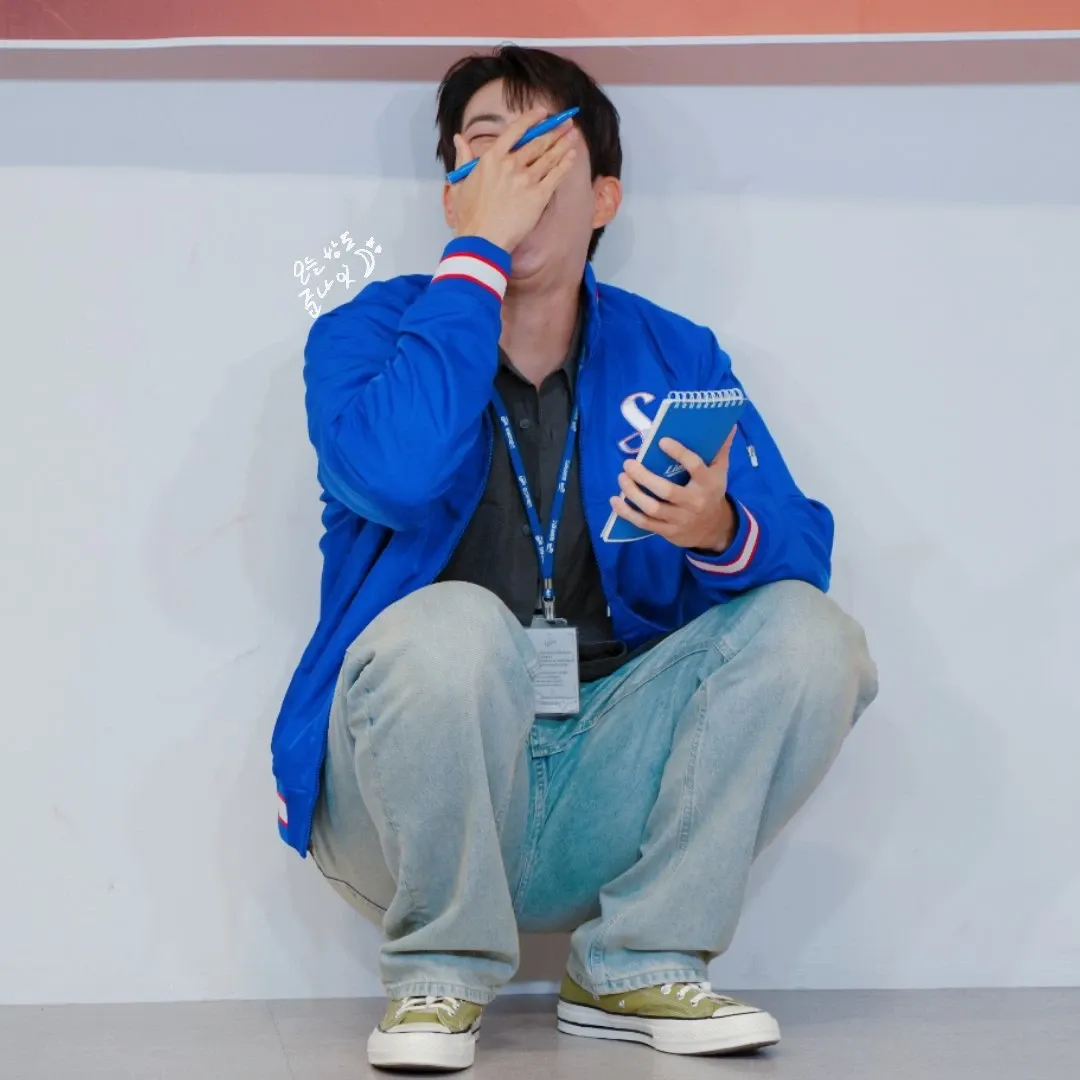 A moment captured by MJ (ASTRO)'s fan