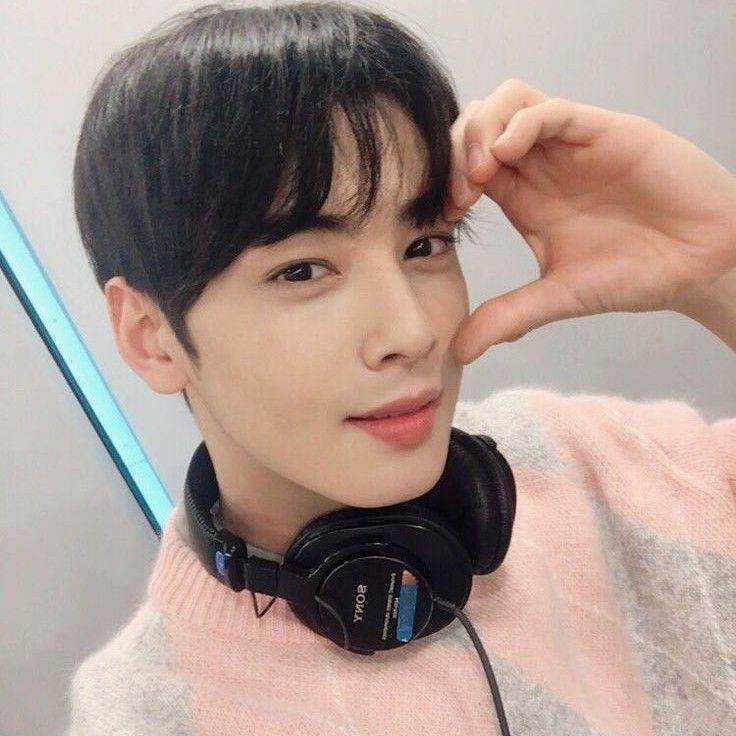 Recent activity shot of Eunwoo (ASTRO)