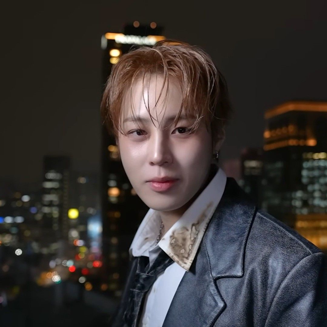 A moment captured by Ha Sungwoon's fan