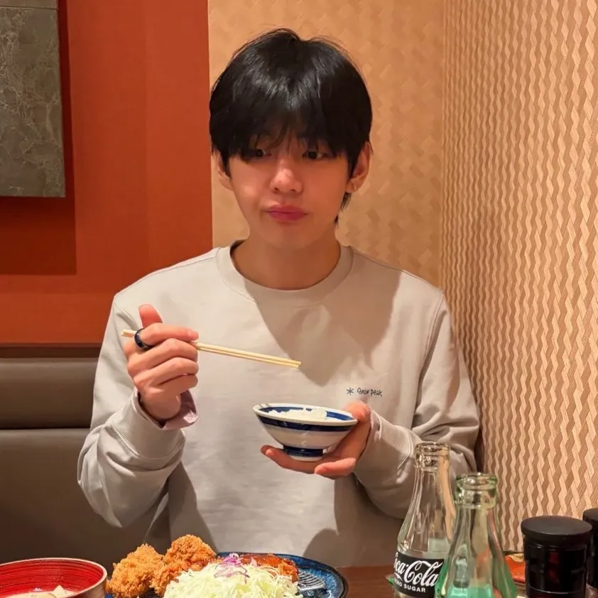 V (防彈少年團)的最新照片