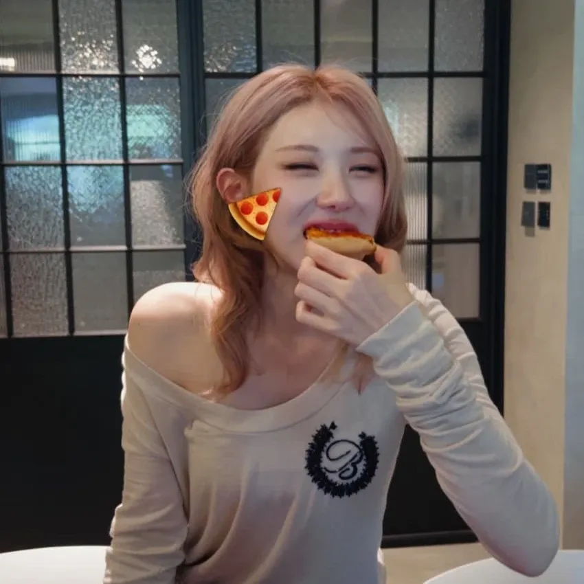 Latest photo of Lee Chaeyeon