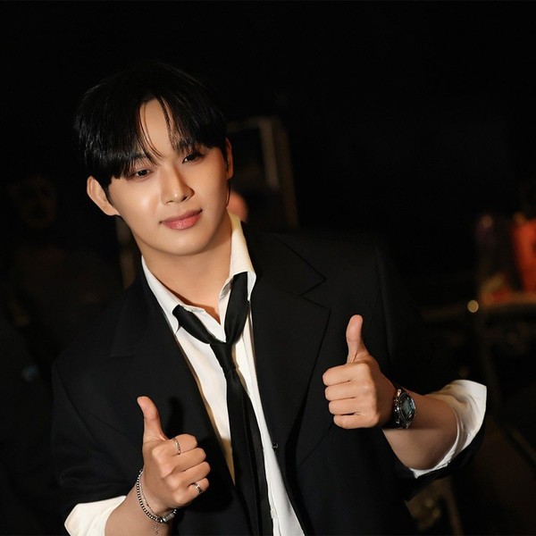 今日の最愛ドルで輝くヒョンシク (BTOB)の代表写真