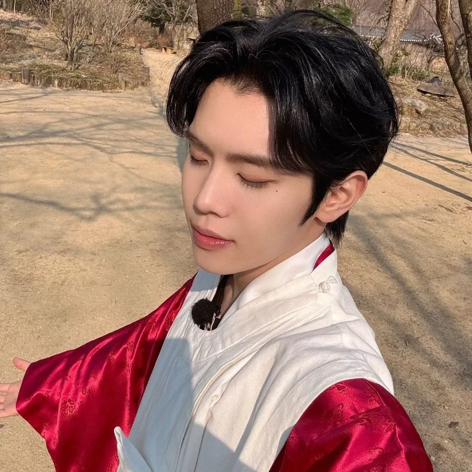 Latest photo of Kim Taerae (ZEROBASEONE)