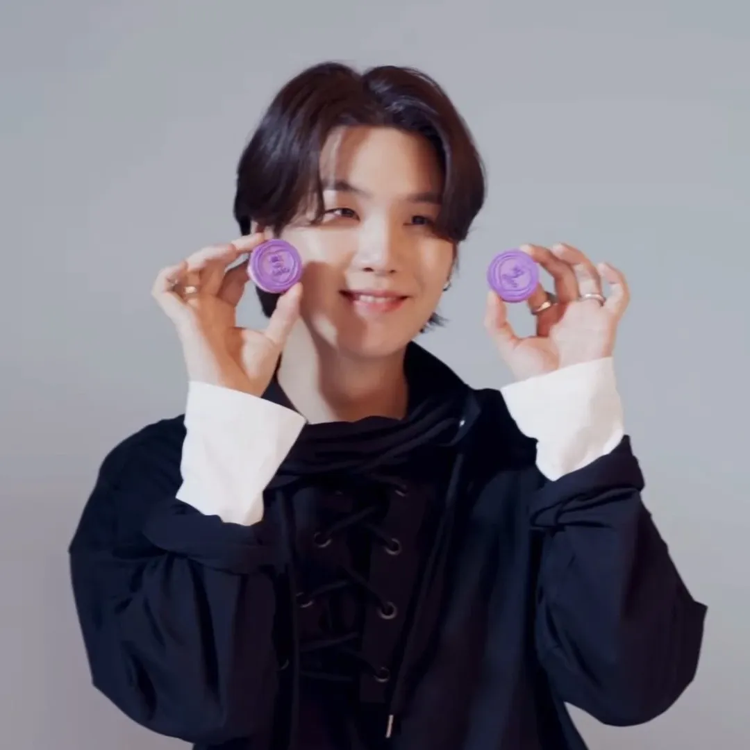 Foto terbaru SUGA (BTS)