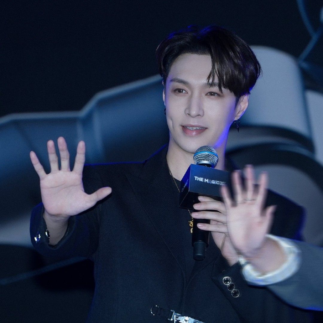 Recent activity shot of Lay (EXO)