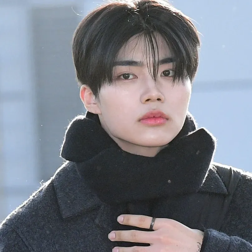 Behind-the-scenes cut of Park Gunwook (ZEROBASEONE)