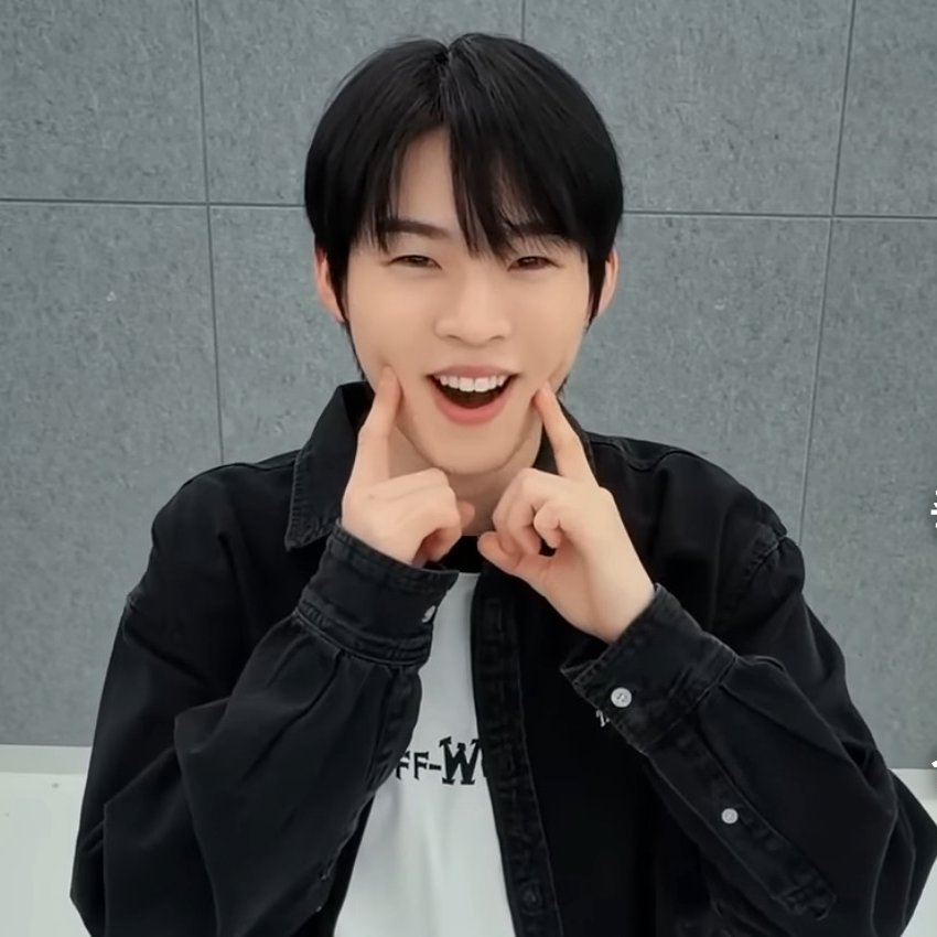 A moment captured by Hyojin (ONF)'s fan