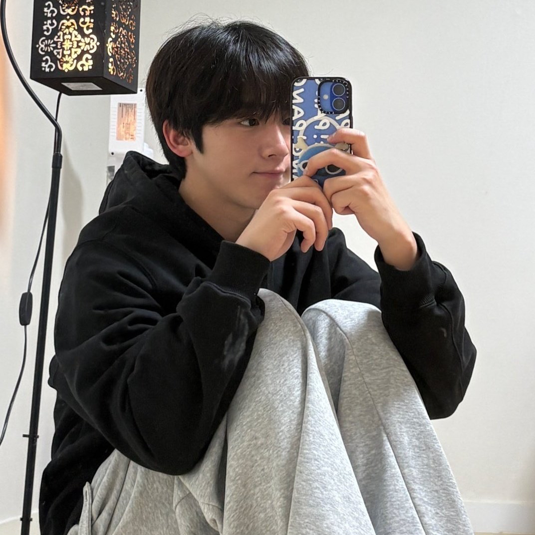 A moment captured by Kim Yohan (WEi)'s fan