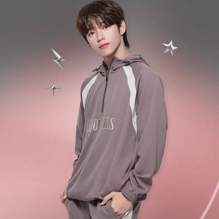 A moment captured by AHOF's fan