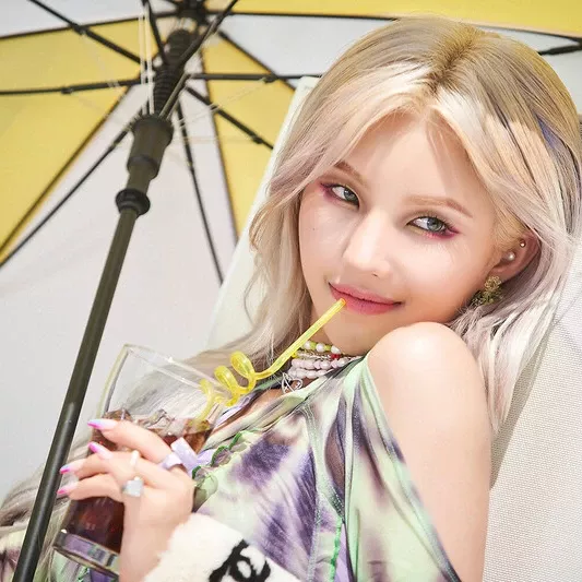 Latest photo of Soyeon (i-dle)