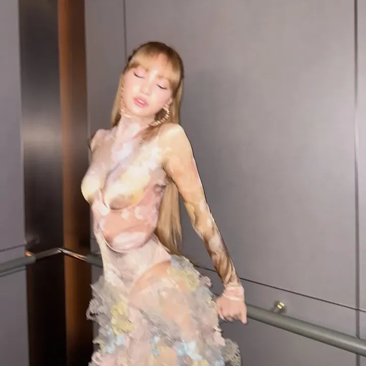 Foto terbaru Lisa (BLACKPINK)