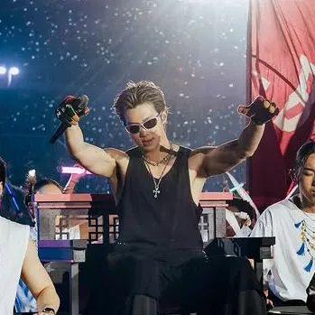 Foto aktivitas terbaru RM (BTS)