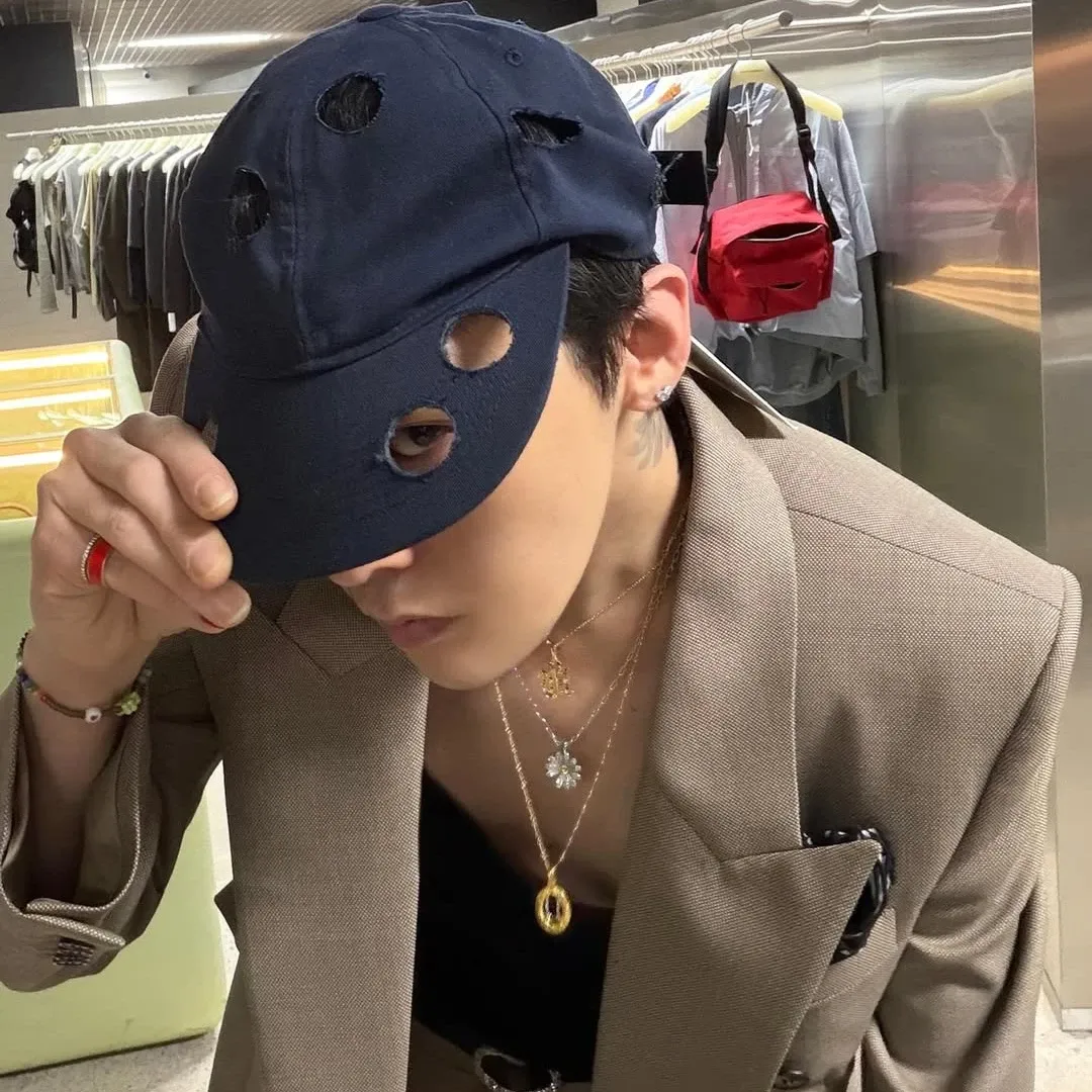 Foto aktivitas terbaru G-DRAGON (BIGBANG)