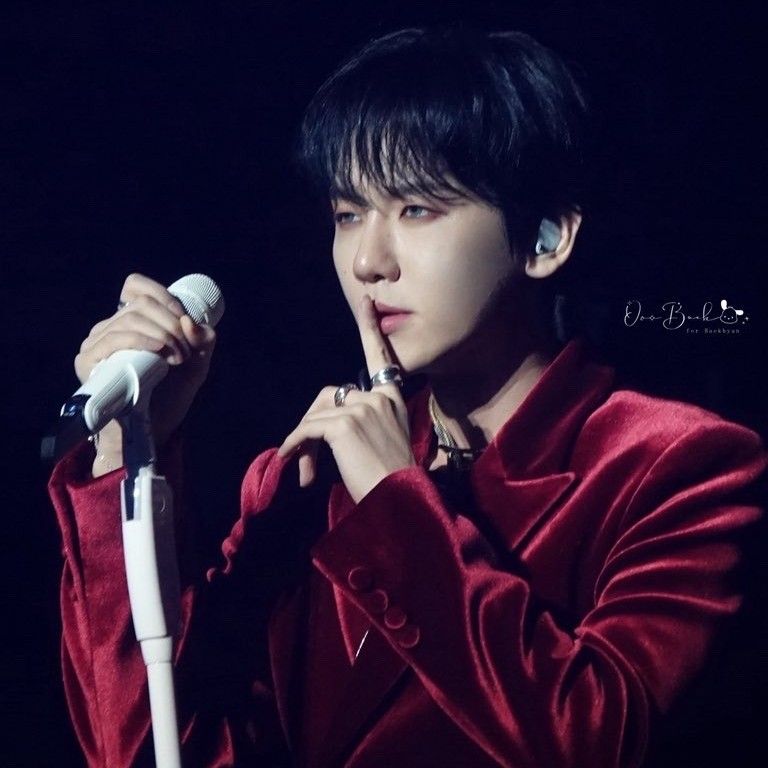 백현 (EXO)의 최신 사진