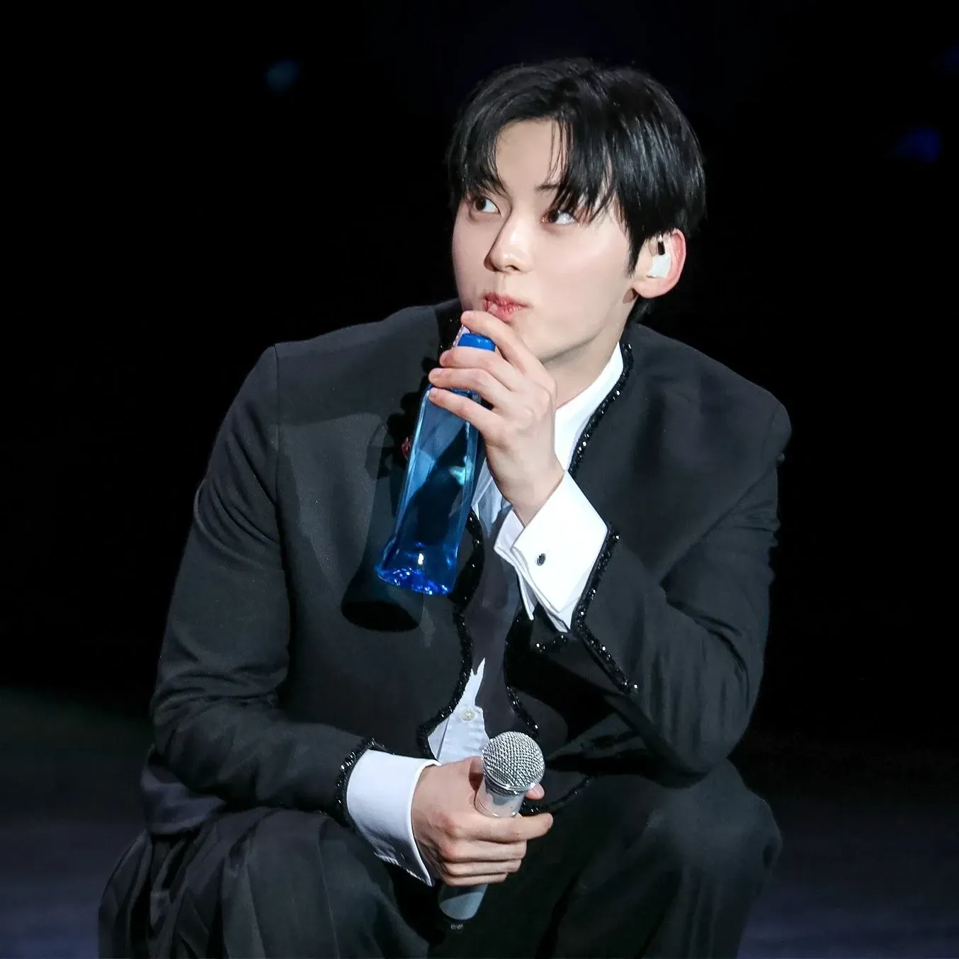 A moment captured by Hwang Minhyun's fan
