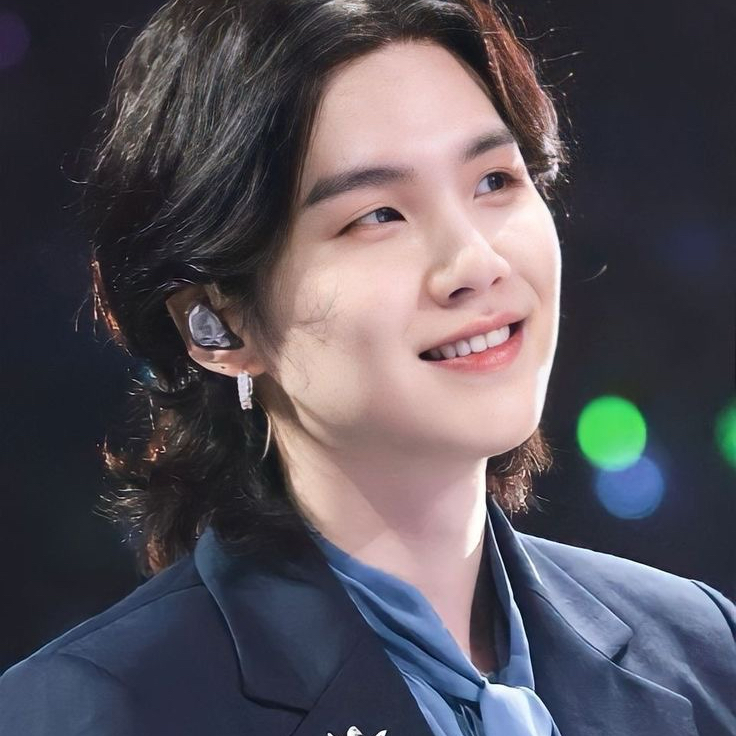 Foto terbaru SUGA (BTS)