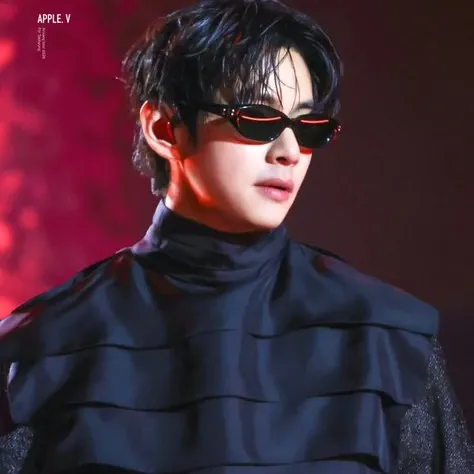 뷔 (방탄소년단)의 최신 사진