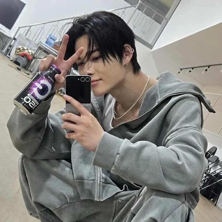 Foto terbaru NI-KI (ENHYPEN)