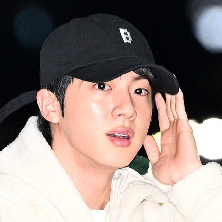 Foto aktivitas terbaru Jin (BTS)